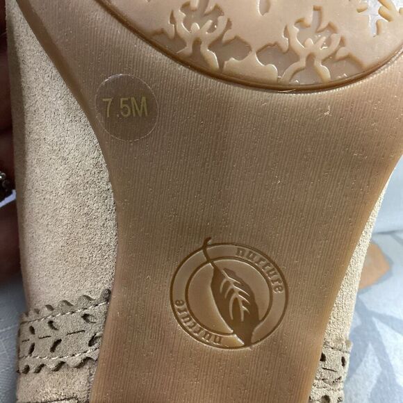 Nurture Women's Tan Suede Zip-up Ankle Bootie Size 7.5 - Picture 10 of 11